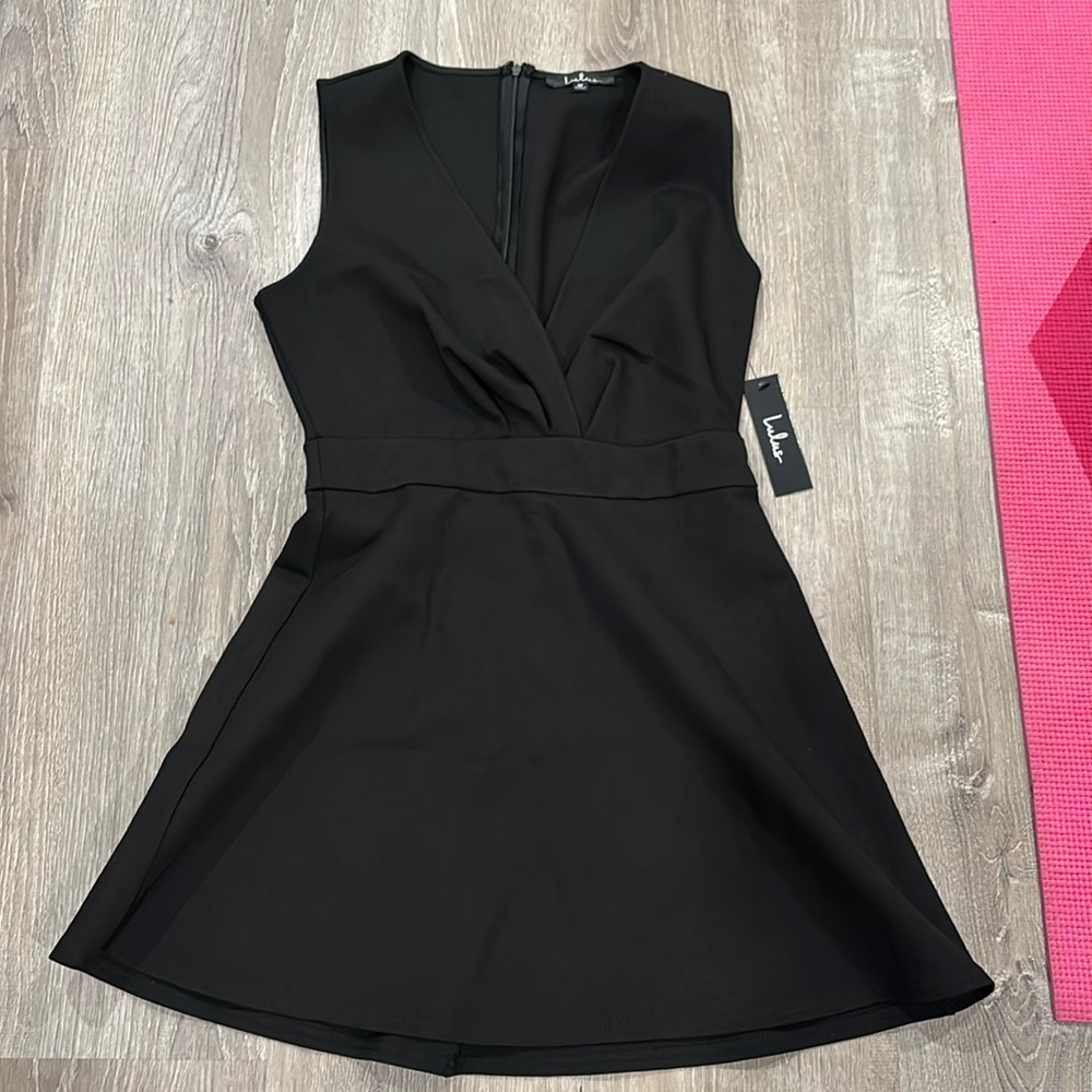 Lulus, short black dress, never worn, tag on, zipper back
